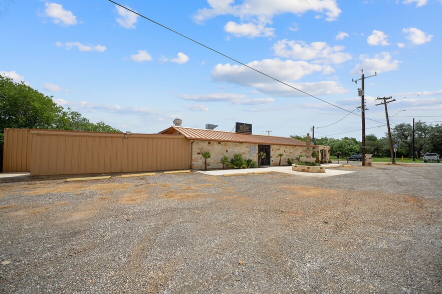 19588 K St, Somerset, TX à vendre - Photo du bâtiment - Image 3 de 37