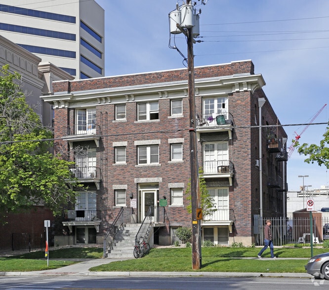 136 S 300 E, Salt Lake City, UT for sale - Primary Photo - Image 1 of 4