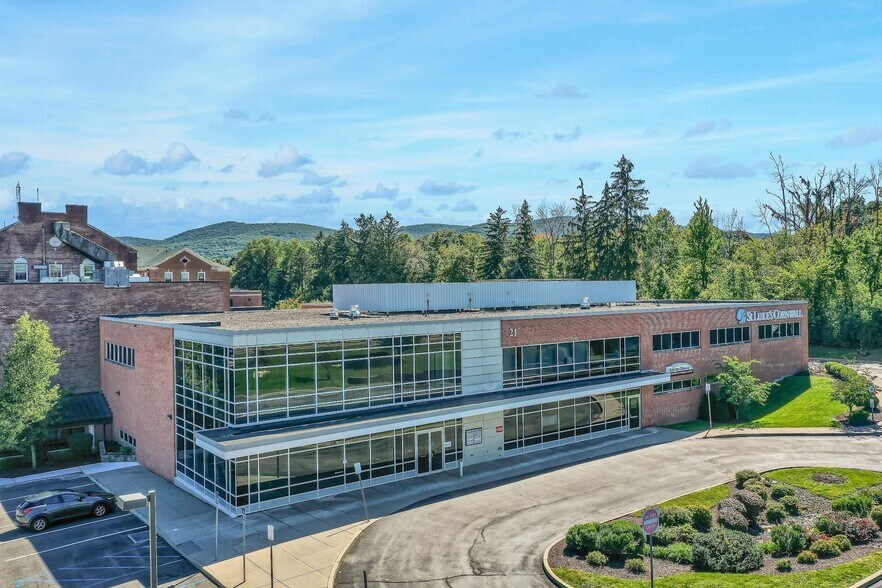 21 Laurel Ave, Cornwall, NY à louer - Photo du bâtiment - Image 3 de 96