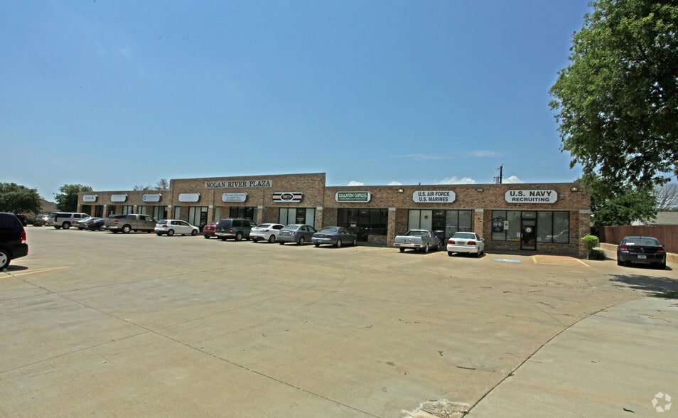 605 N Nolan River Rd, Cleburne, TX for lease - Building Photo - Image 3 of 9