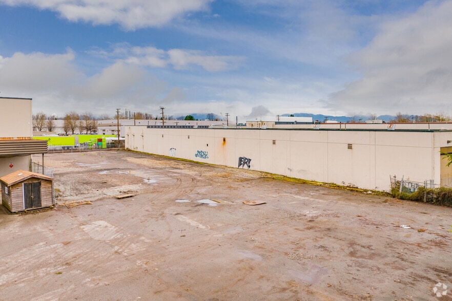 7901 Progress Way, Delta, BC à louer - Photo du bâtiment - Image 3 de 3
