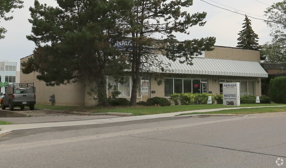36 Industrial Pky S, Aurora, ON for lease - Building Photo - Image 2 of 4