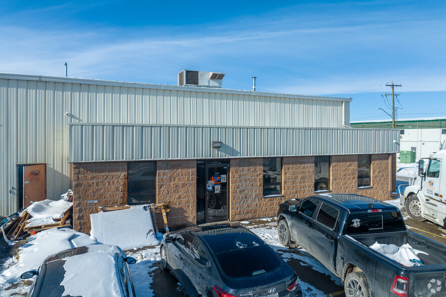 9717 40th St SE, Calgary, AB for lease - Building Photo - Image 1 of 7