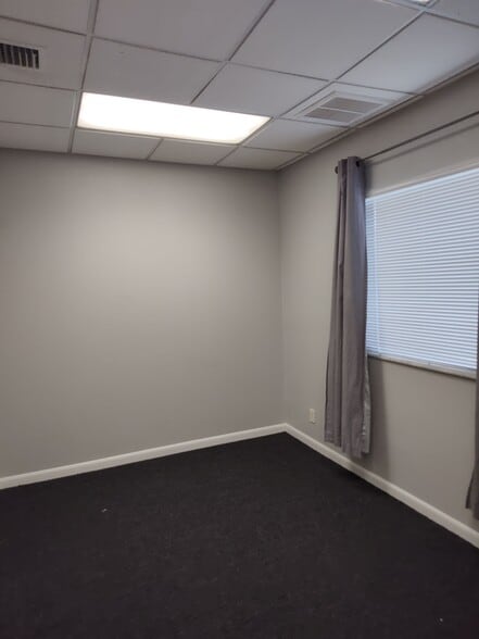 2721 Vista Pky, West Palm Beach, FL for lease - Building Photo - Image 2 of 14