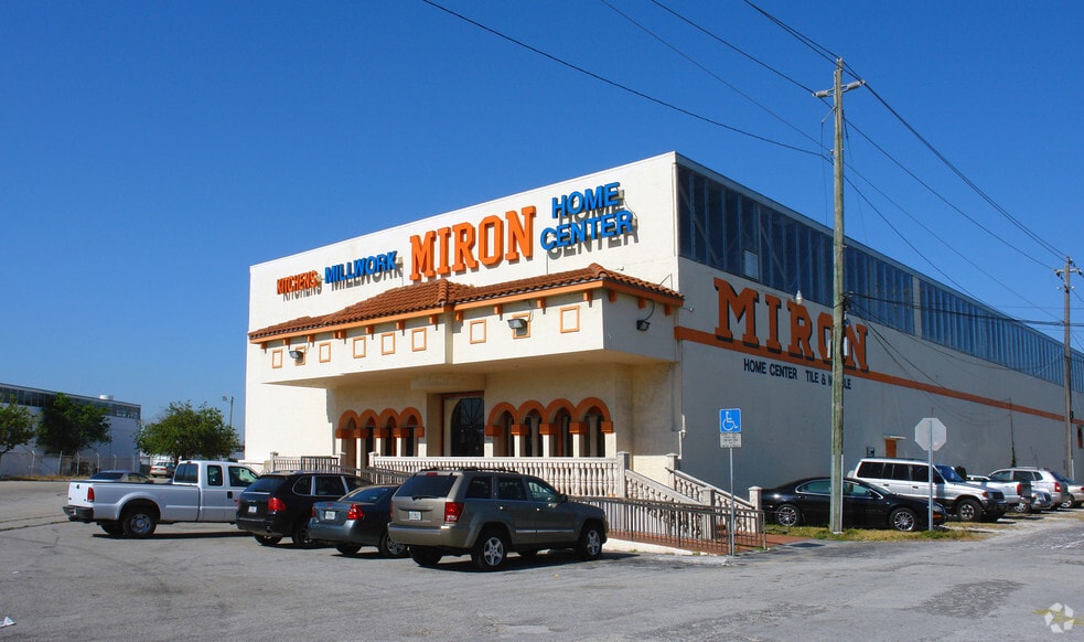 19400 W Dixie Hwy, Miami, FL for lease - Building Photo - Image 3 of 7