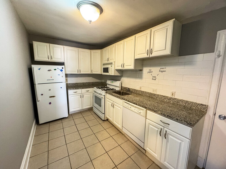 814 Park Ave, Baltimore, MD à vendre - Photo intérieure - Image 3 de 12