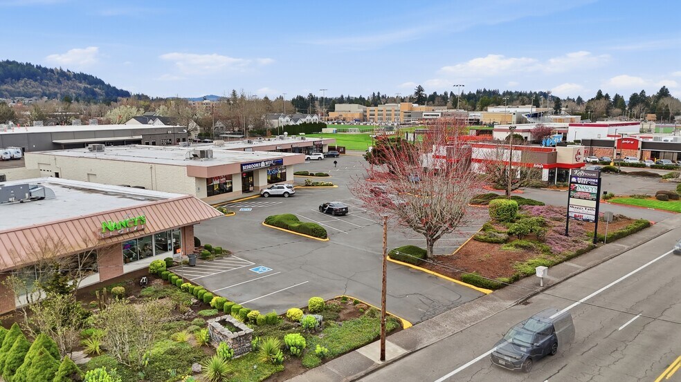 576 NE Burnside Rd, Gresham, OR à vendre - Photo du bâtiment - Image 2 de 2