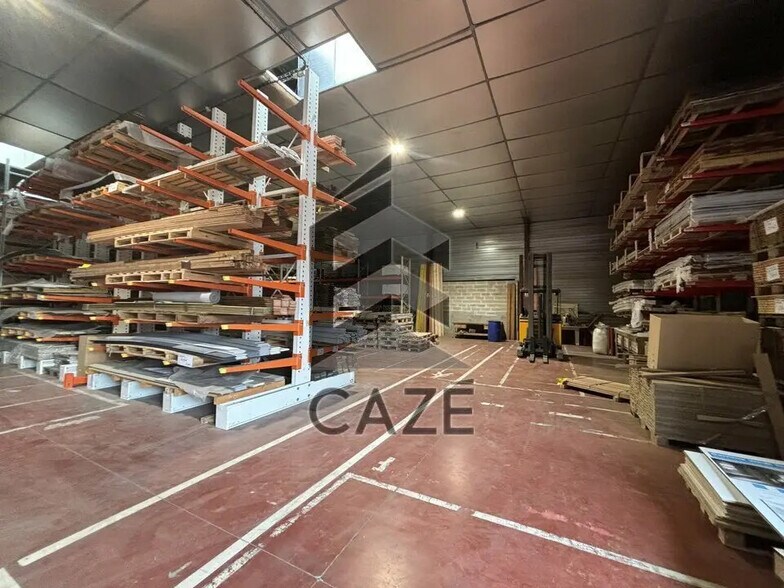 Industrial in Carbon-Blanc for lease - Interior Photo - Image 3 of 9