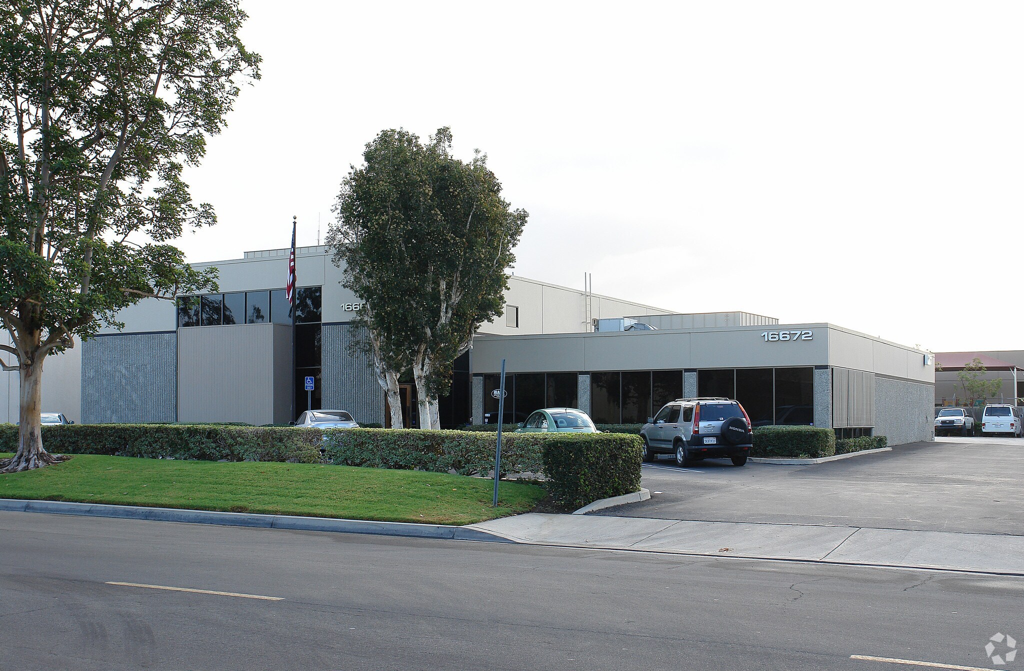 16662-16672 Millikan Ave, Irvine, CA à louer Photo du bâtiment- Image 1 de 6