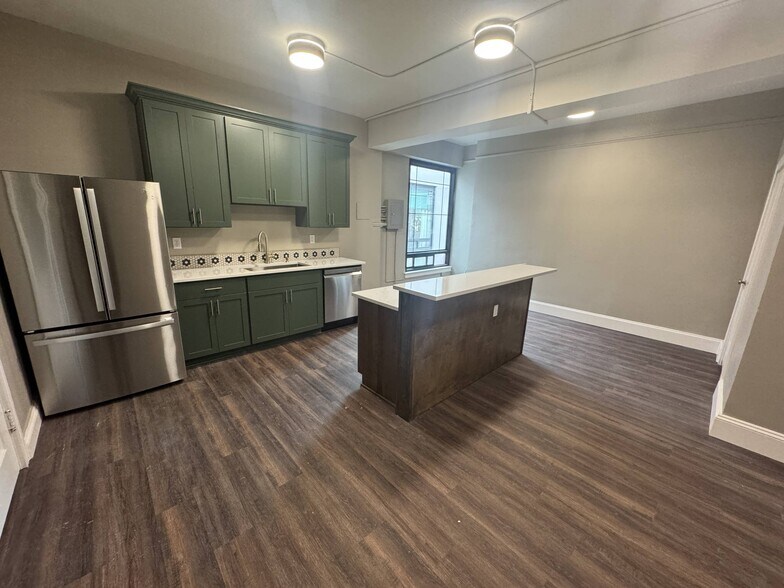 230 SW 3rd St, Corvallis, OR à louer - Photo du bâtiment - Image 3 de 9