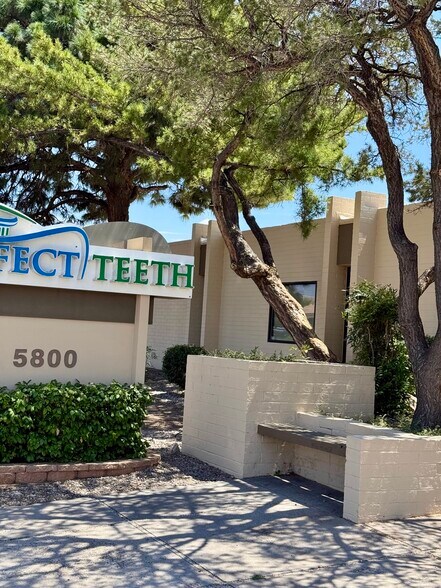 5800-5810 Lomas Blvd NE, Albuquerque, NM à vendre - Photo du bâtiment - Image 2 de 7