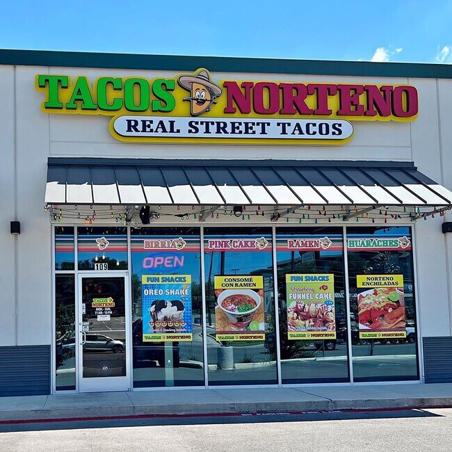 Plus de détails pour 8622 Huebner Rd, San Antonio, TX - Commerce de détail à louer