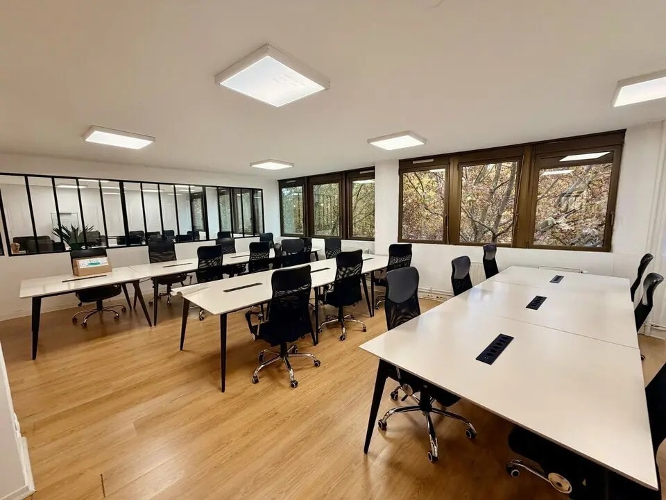 Rue Louis Blanc, Paris for lease Building Photo- Image 1 of 12
