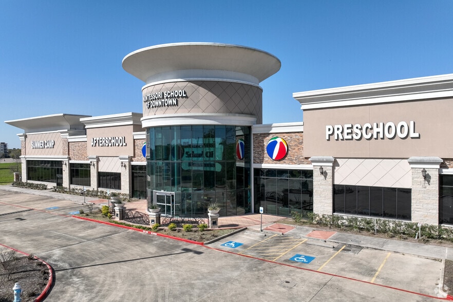 6025 Highway 6 N, Houston, TX à louer - Photo du bâtiment - Image 1 de 21