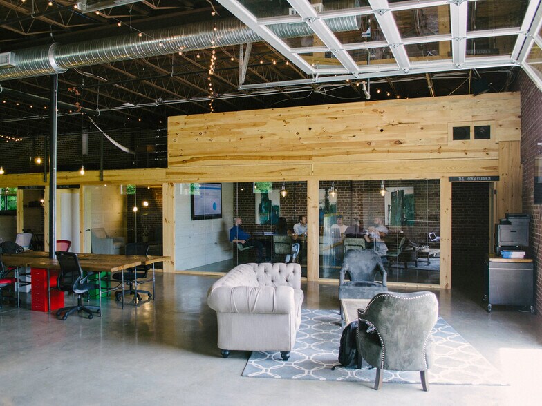 25 Delano Dr, Greenville, SC à louer - Photo du bâtiment - Image 3 de 8