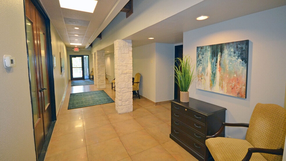 7035 Bee Caves Rd, Austin, TX for lease - Interior Photo - Image 3 of 6