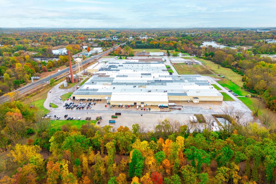 1300 Falahee Rd, Jackson, MI à louer - Photo du bâtiment - Image 3 de 12