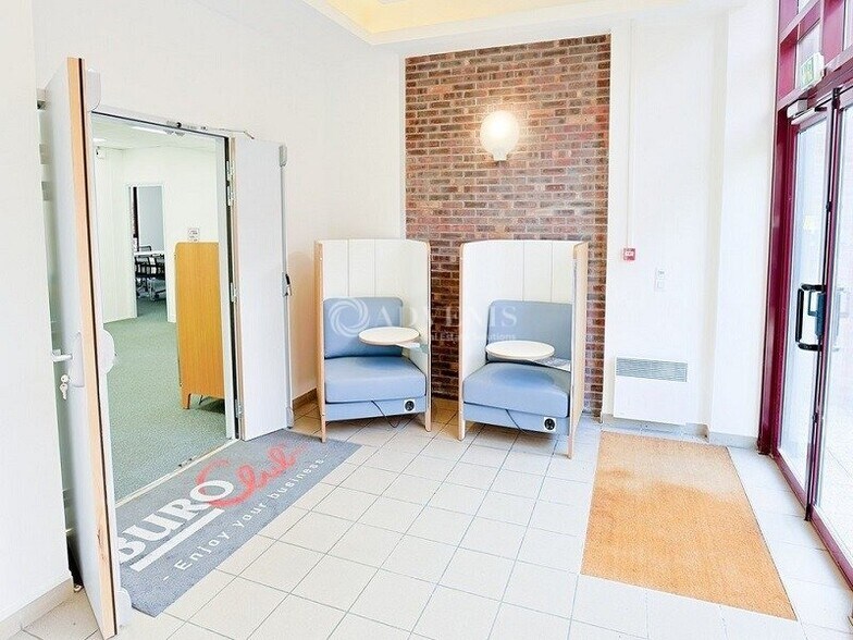 Office in Saint-Germain-en-Laye for lease - Interior Photo - Image 2 of 7