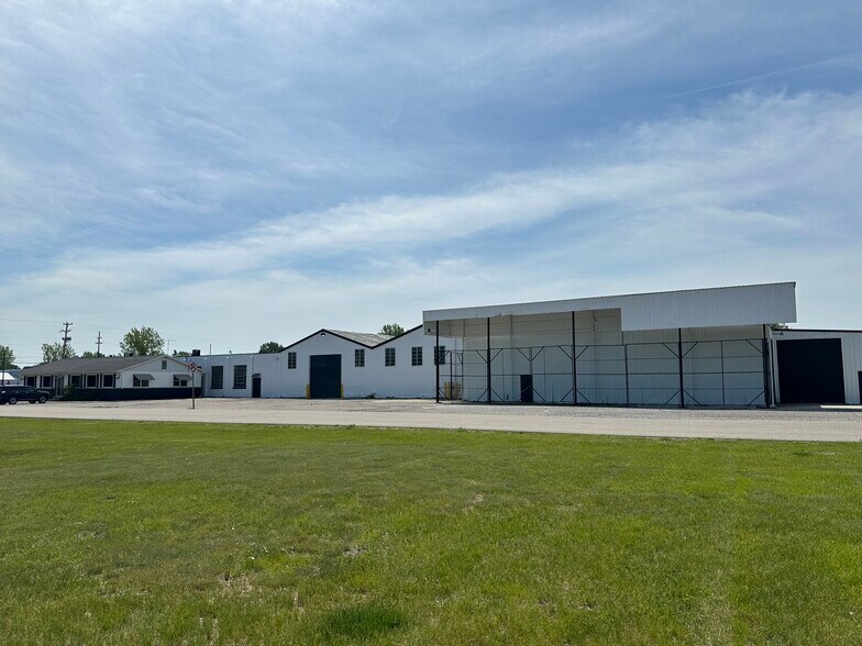 1100 Pearl St, Chesaning, MI à vendre - Photo du bâtiment - Image 3 de 8