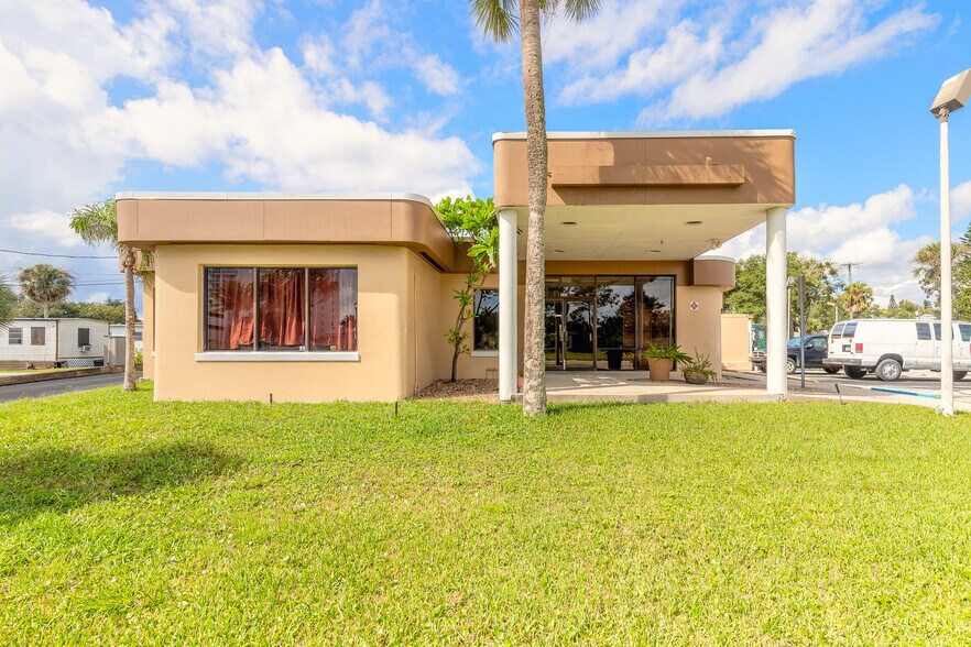 258 Riverside Dr, Daytona Beach, FL à vendre - Photo du bâtiment - Image 3 de 57