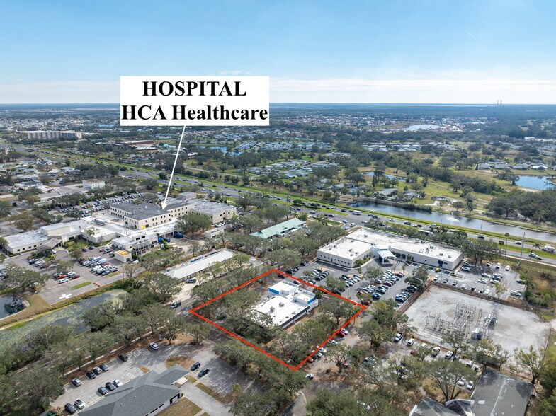 4031 Upper Creek Dr, Sun City Center, FL à louer - Photo du bâtiment - Image 3 de 6