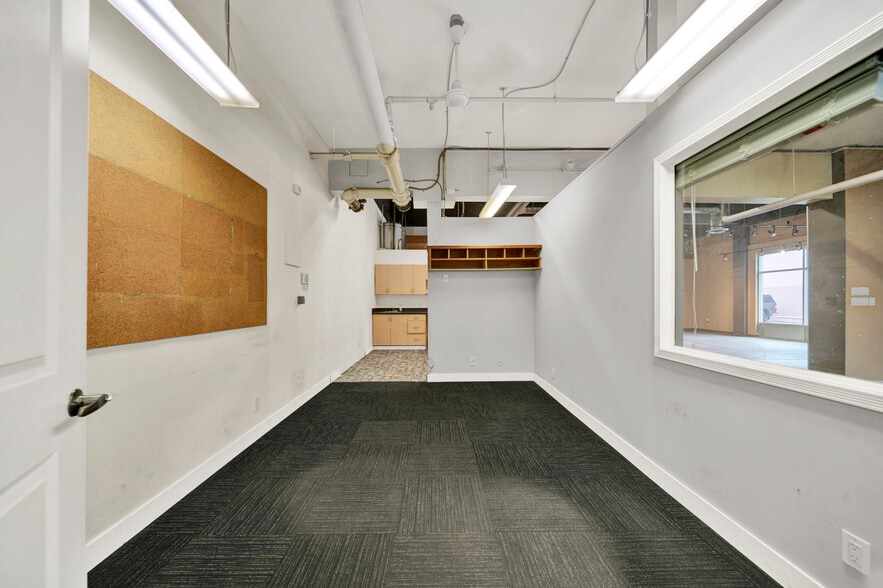 1353-1363 Main St, North Vancouver District, BC for lease - Building Photo - Image 3 of 40