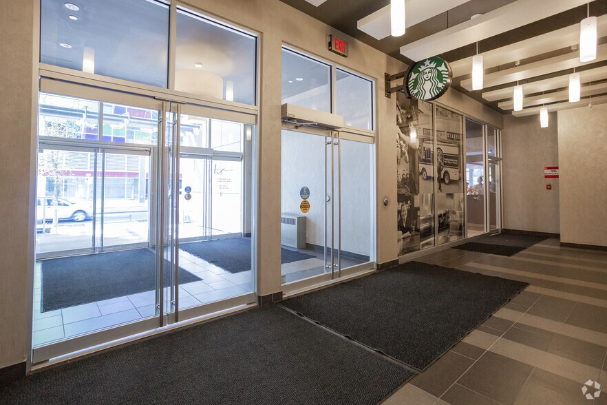 150 13th Ave SW, Calgary, AB à louer - Hall d’entrée - Image 3 de 7