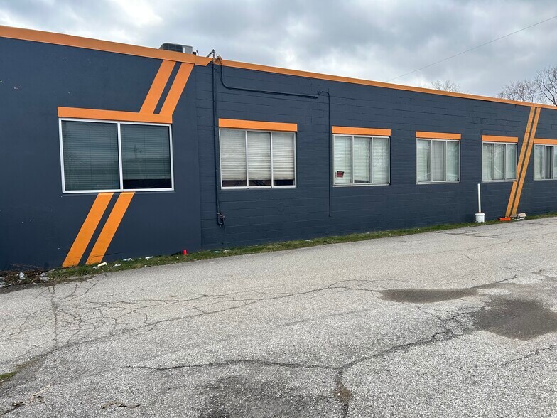 1718 Lafayette Rd, Indianapolis, IN à vendre - Photo du bâtiment - Image 3 de 10