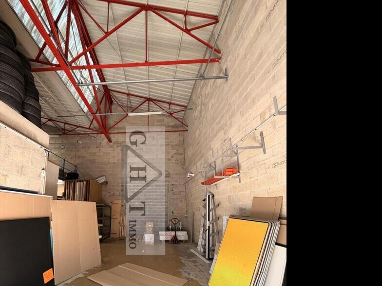Industrial in Chilly-Mazarin for sale - Interior Photo - Image 2 of 9