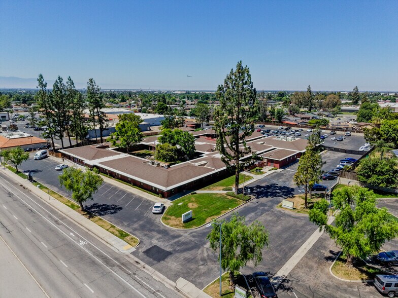 2525 N Chester Ave, Bakersfield, CA à vendre - Photo du bâtiment - Image 3 de 8