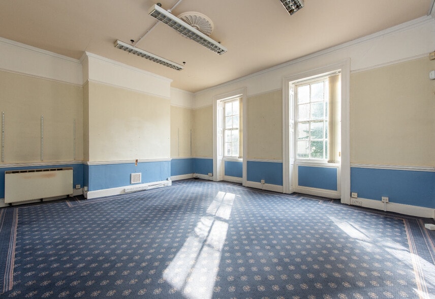 4-5 College Yard, Worcester for sale - Interior Photo - Image 2 of 5