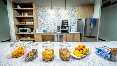 5757 Woodway Dr, Houston, TX for lease Interior Photo- Image 2 of 8