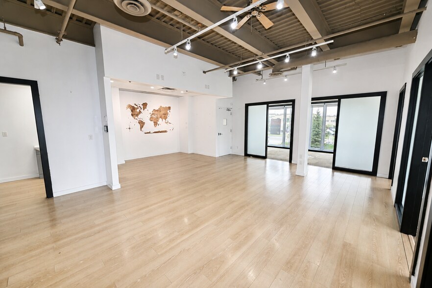 2330 Ellwood Dr SW, Edmonton, AB for lease - Building Photo - Image 2 of 6