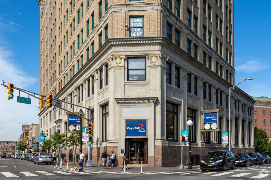 35 Journal Sq, Jersey City, NJ à louer - Photo du bâtiment - Image 2 de 19