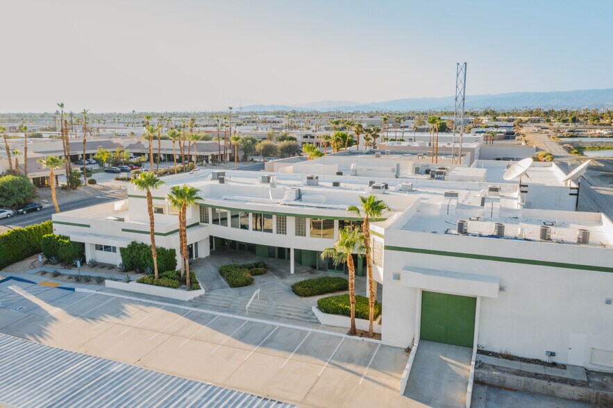 42650 Melanie Pl, Palm Desert, CA à louer - Photo du bâtiment - Image 2 de 50