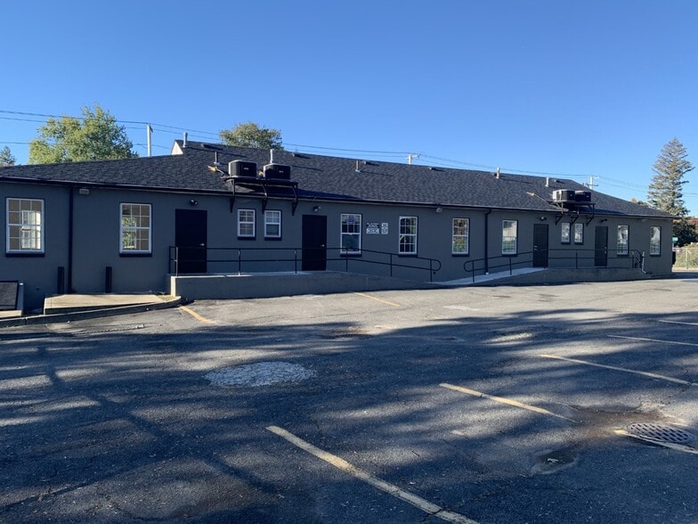 207 Bayshore Rd, Deer Park, NY for lease - Building Photo - Image 2 of 7