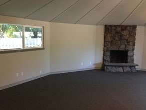 1675 NE Hogan Dr, Gresham, OR à vendre Photo intérieure- Image 1 de 3