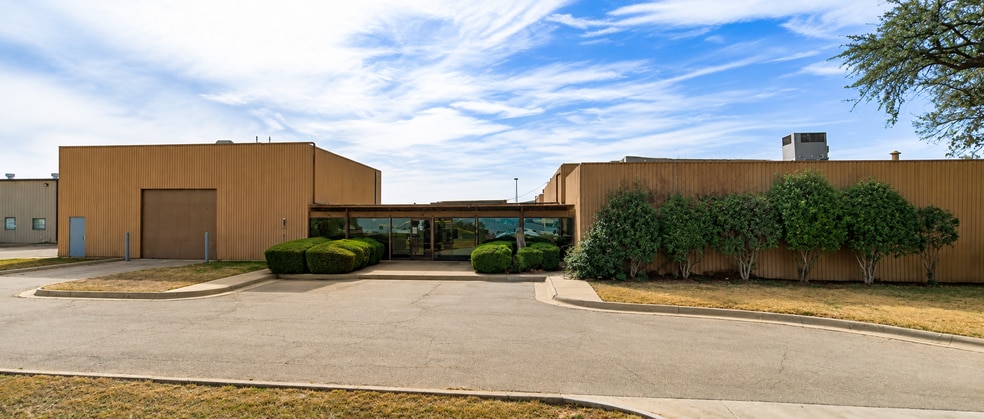 2001 Commerce Dr, Midland, TX for sale - Building Photo - Image 2 of 10