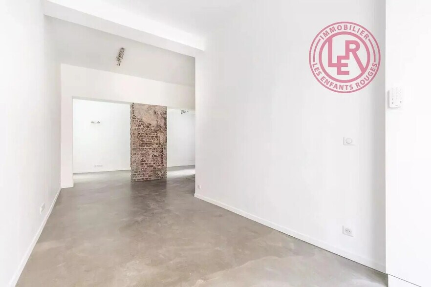 Retail in Paris for sale - Interior Photo - Image 1 of 9