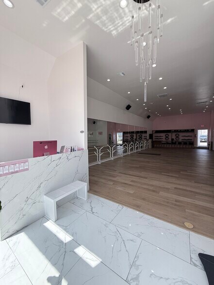 1257-1261 N La Brea Ave, Los Angeles, CA à louer - Photo du bâtiment - Image 3 de 11