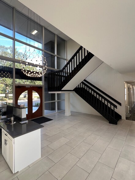 4110 Southpoint Blvd, Jacksonville, FL for lease - Lobby - Image 3 of 45