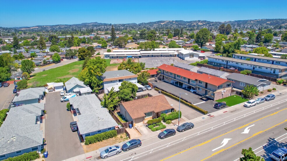 2536 Grove Way, Castro Valley, CA à vendre - Photo du bâtiment - Image 2 de 26