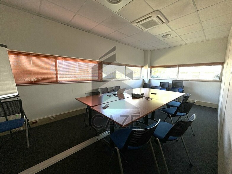 Office in Bordeaux for lease - Building Photo - Image 3 of 8