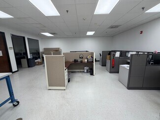 Plus de détails pour 240-246 Crossways Park Dr W, Woodbury, NY - Bureau à louer