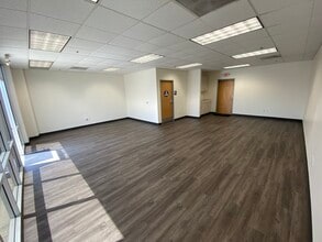 350 E Commercial Rd, San Bernardino, CA à louer Photo du bâtiment- Image 2 de 5