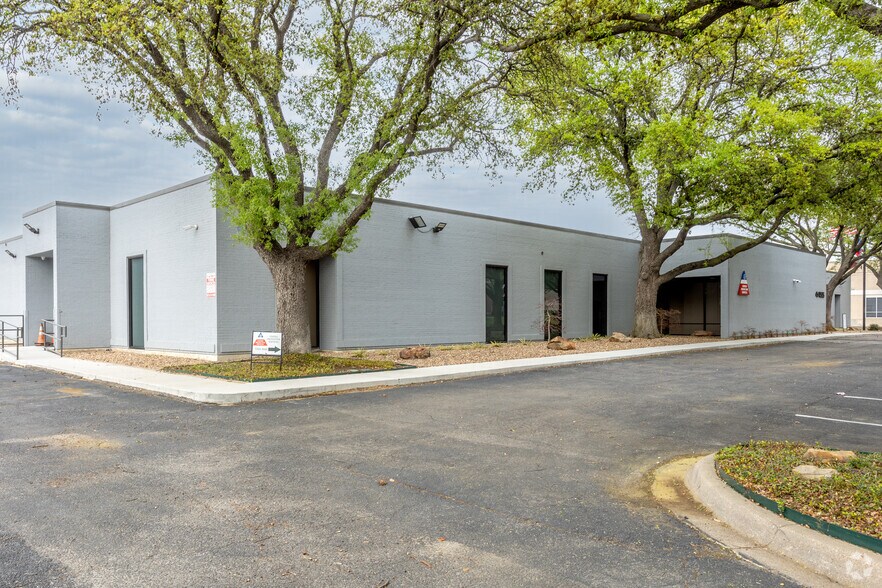 4455 Sigma Rd, Dallas, TX à louer - Photo du bâtiment - Image 2 de 3
