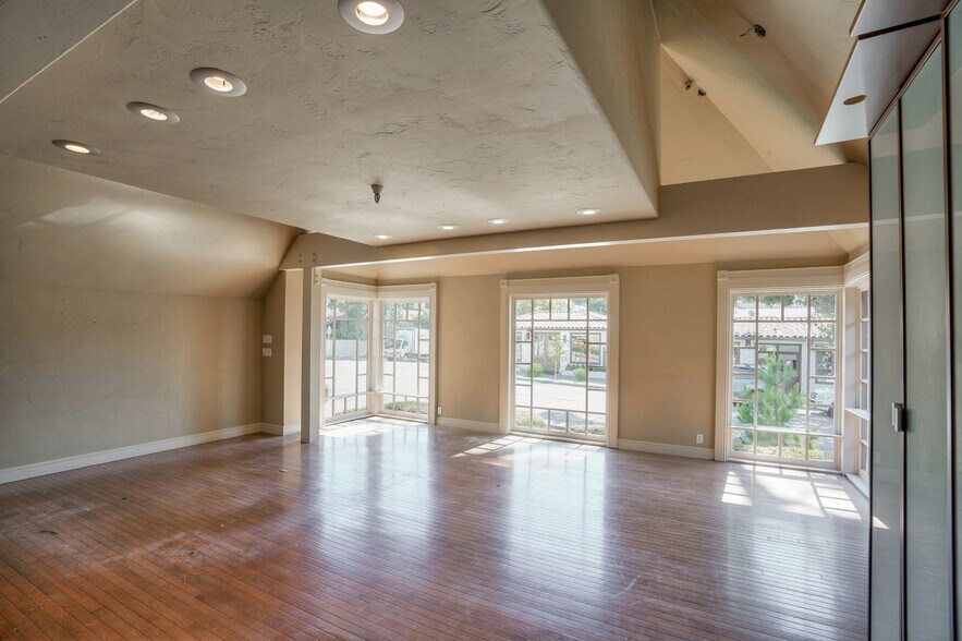 San Carlos St, Carmel, CA à louer - Photo du bâtiment - Image 3 de 14