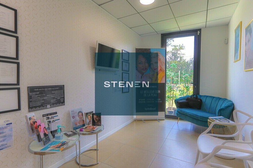 215 Rue De La Coquillade, Aix-en-Provence for lease - Interior Photo - Image 2 of 7