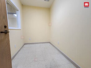 5121 Van Nuys Blvd, Sherman Oaks, CA for lease Interior Photo- Image 2 of 7