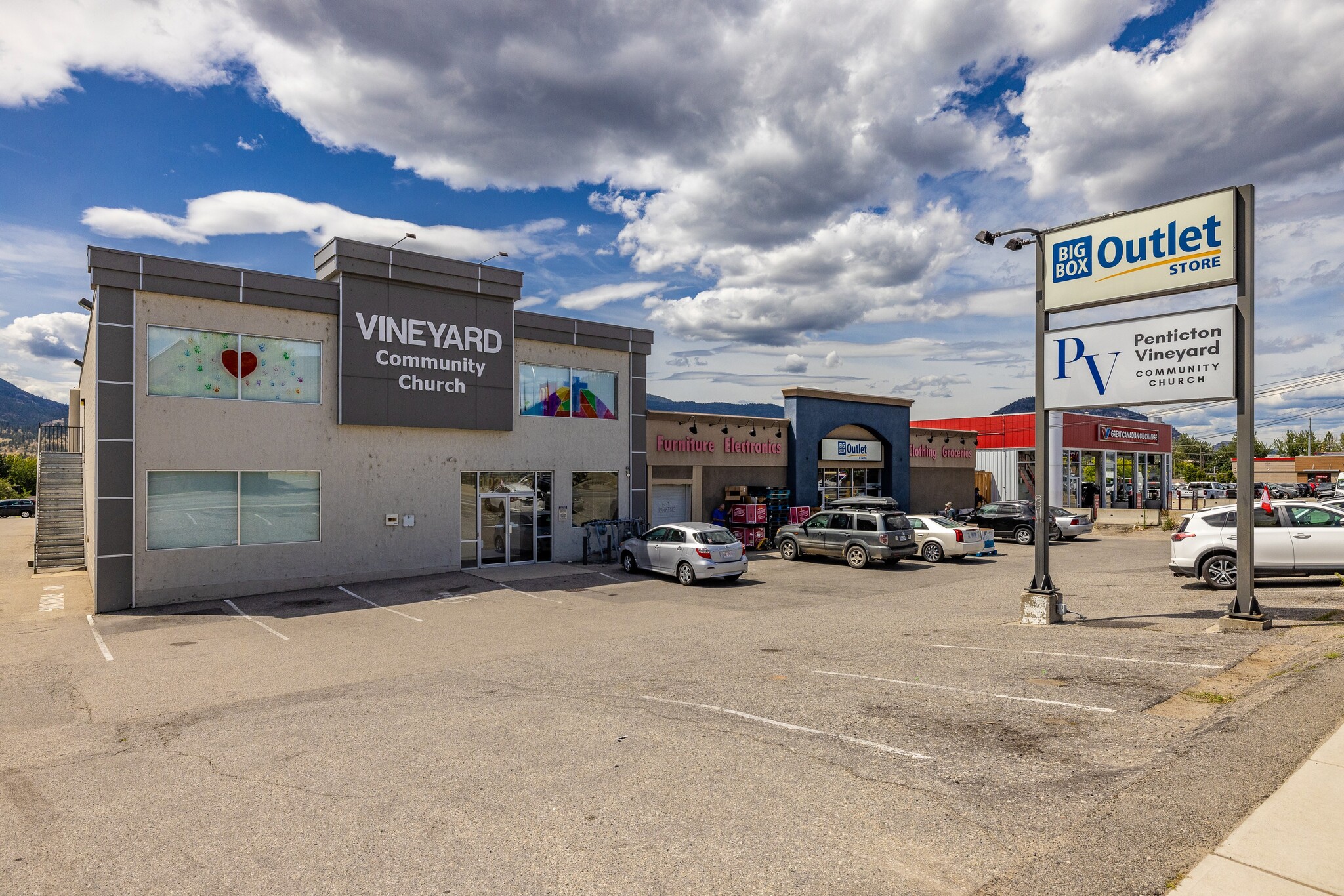 1825 Main St, Penticton, BC à louer Photo principale- Image 1 de 7